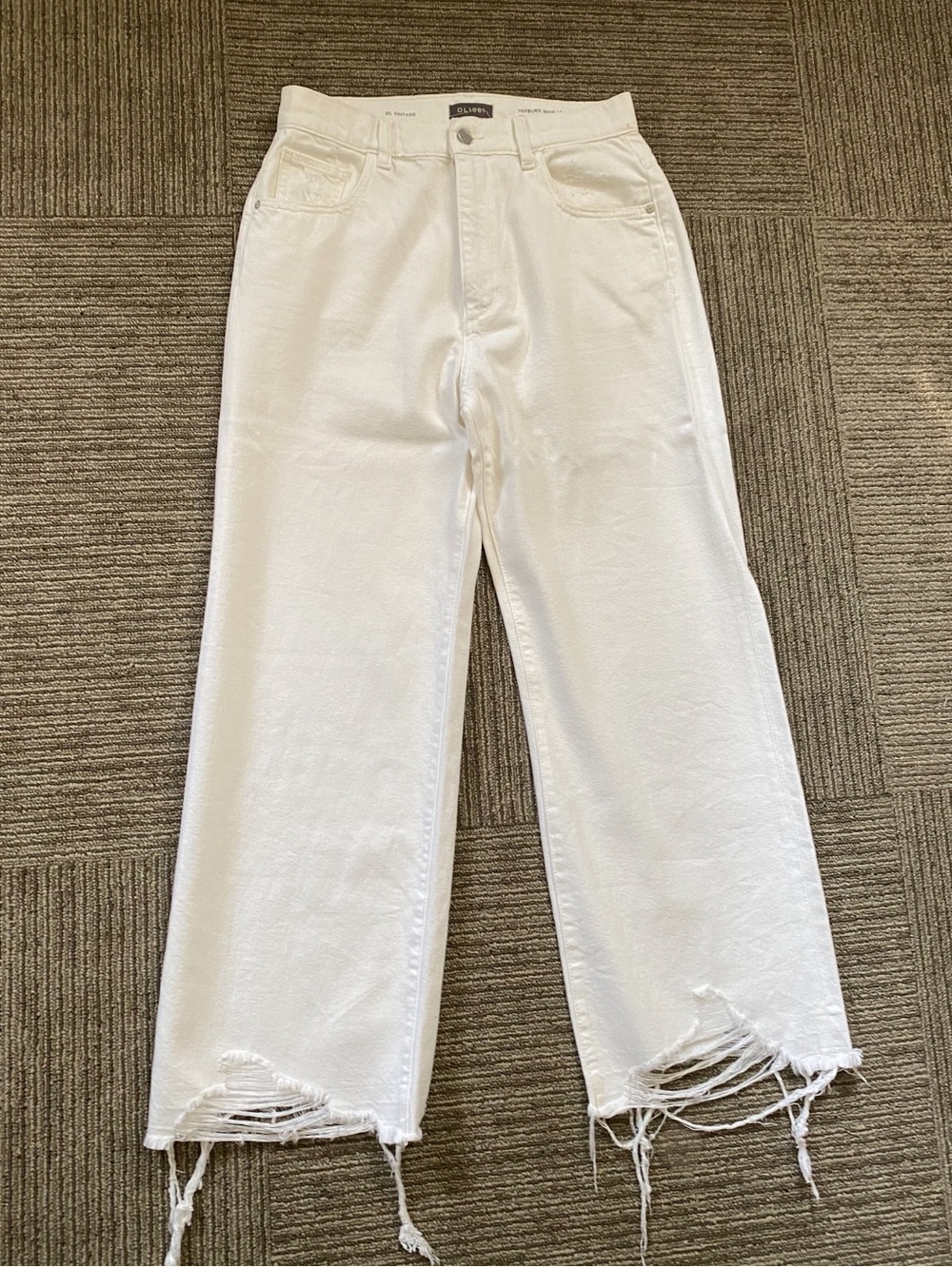 White high rise Jean with hem